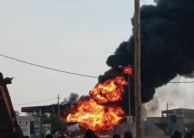 Cameroun : Incendie majeur à Efoulan suite au renversement d'un camion-citerne