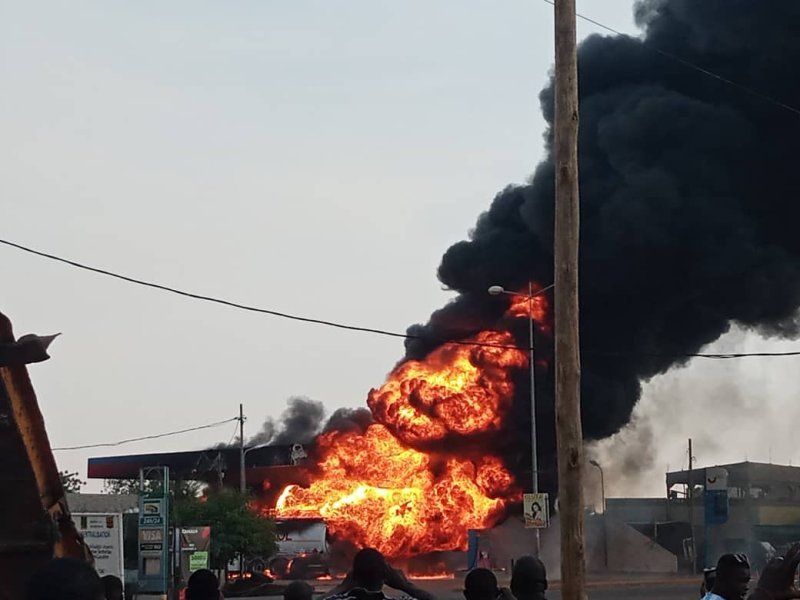 Cameroun : Incendie majeur à Efoulan suite au renversement d'un camion-citerne